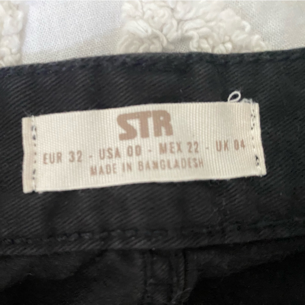 Stradivarius black cargo pants - Picture 2 of 3